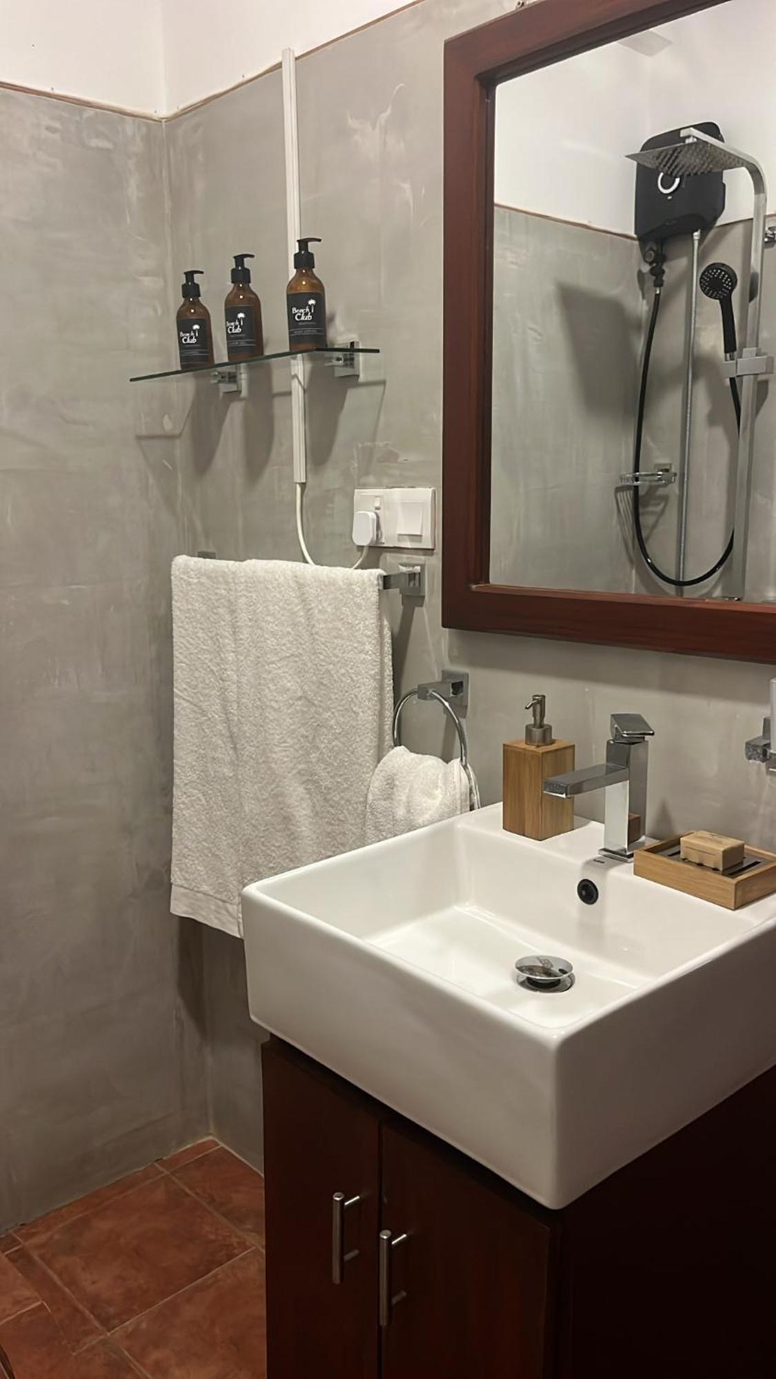 Beach Club Apartments Induruwa Εξωτερικό φωτογραφία